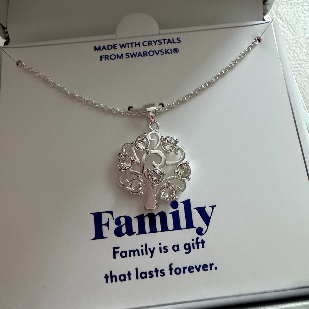 Brilliance Family Tree Necklace Swarovski Crystals Silver Tone Gift Boxed NWT